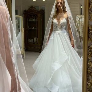 Berta wedding dress unworn unaltered